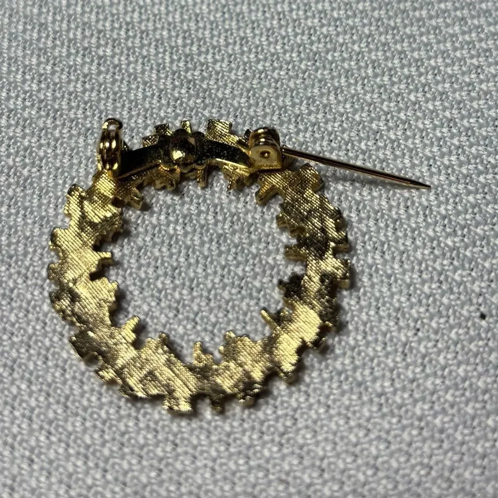 Vintage Goldtone Round Brooch Excellent Preloved Condition
